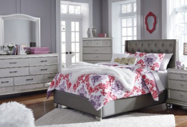ashley_coralayne_queen_bedroom_B650-5